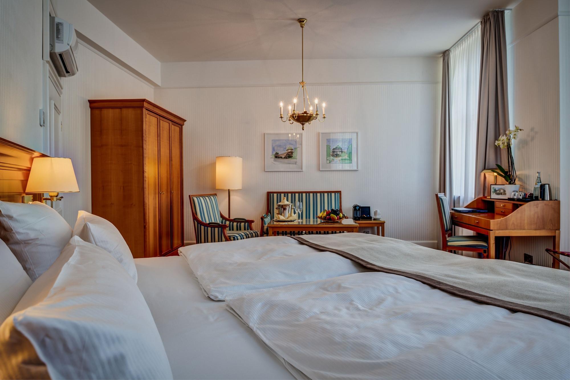 ชลอสโฮเต็ล คาร์ลสรูเออ Hotel คาร์ลสรูเฮอ ภายนอก รูปภาพ