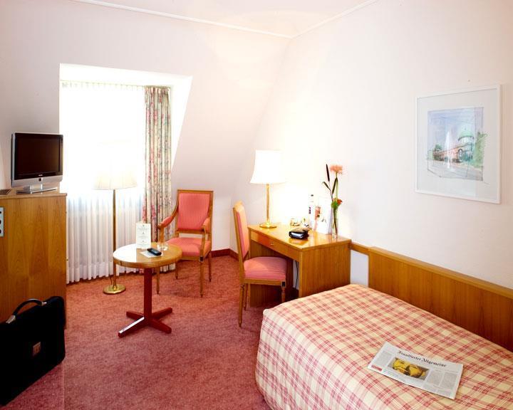ชลอสโฮเต็ล คาร์ลสรูเออ Hotel คาร์ลสรูเฮอ ห้อง รูปภาพ