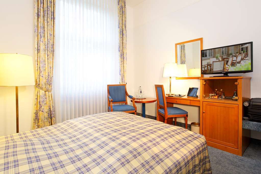 ชลอสโฮเต็ล คาร์ลสรูเออ Hotel คาร์ลสรูเฮอ ห้อง รูปภาพ